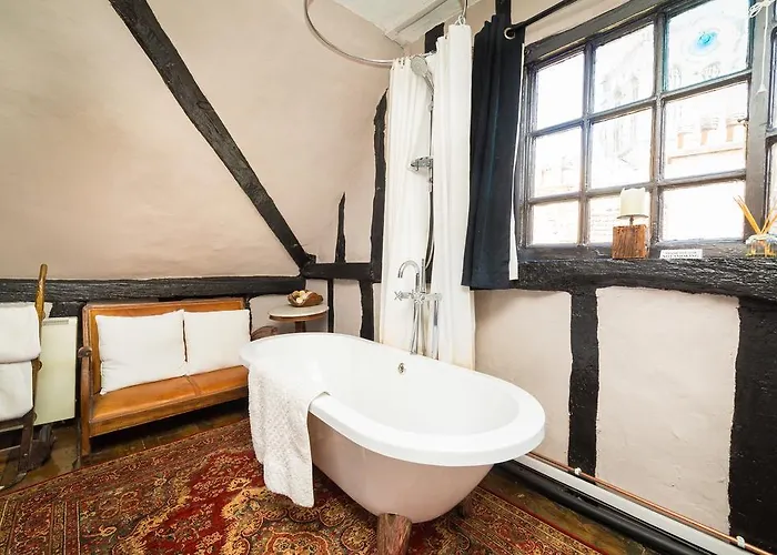 Apartment Trembling Madness *